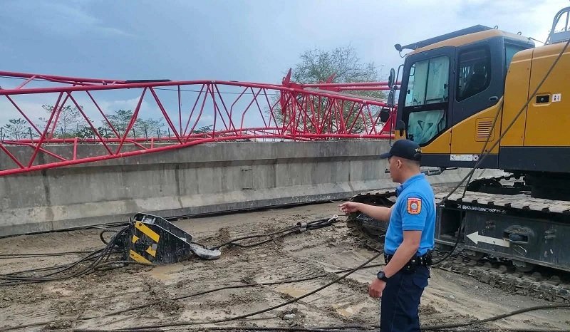 Construction worker pisak sa gumuhong crane sa proyektong tulay