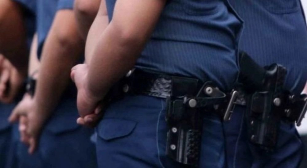 Babaeng pulis at kalaguyong kabaro, huli sa iisang kwarto