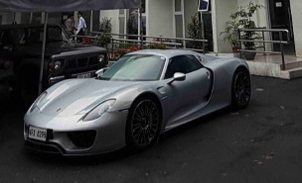 Derek Ramsay, AJ Violago isinuko supercar